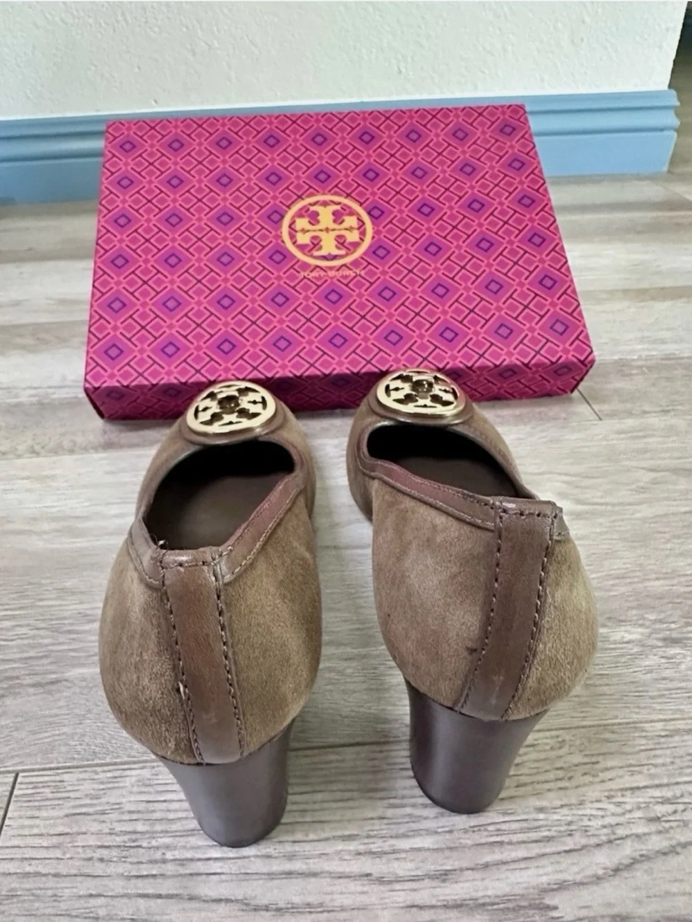 Tory Burch Women’s Logo Pumps Heels Taupe Size 9